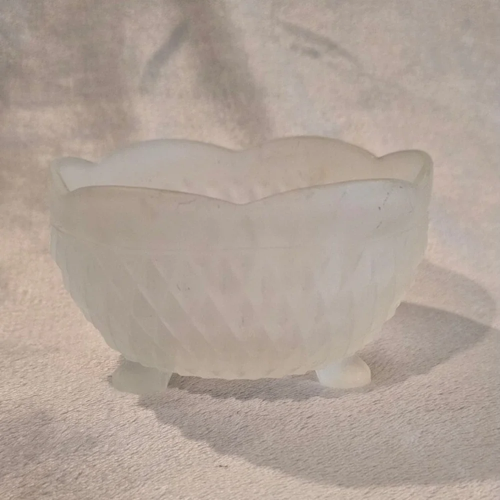 Frosted Glass Bowl Candy Dish Footed Pedestal Scalloped Edge Decor 5